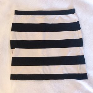 Mini skirt black and white